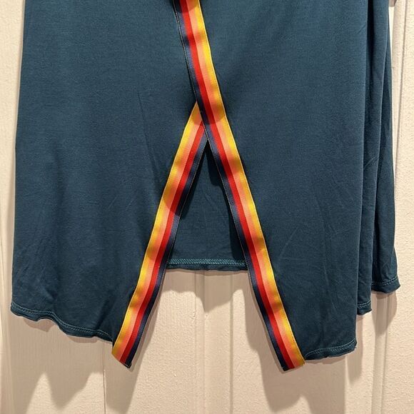 Havaianas “Girls Love sunshine” Tank, Size Large - Picture 5 of 9